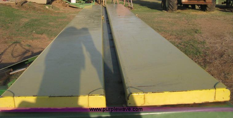 image for item B8142 John Deere 8350 grain drill