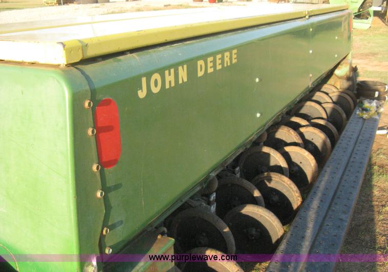 image for item B8142 John Deere 8350 grain drill