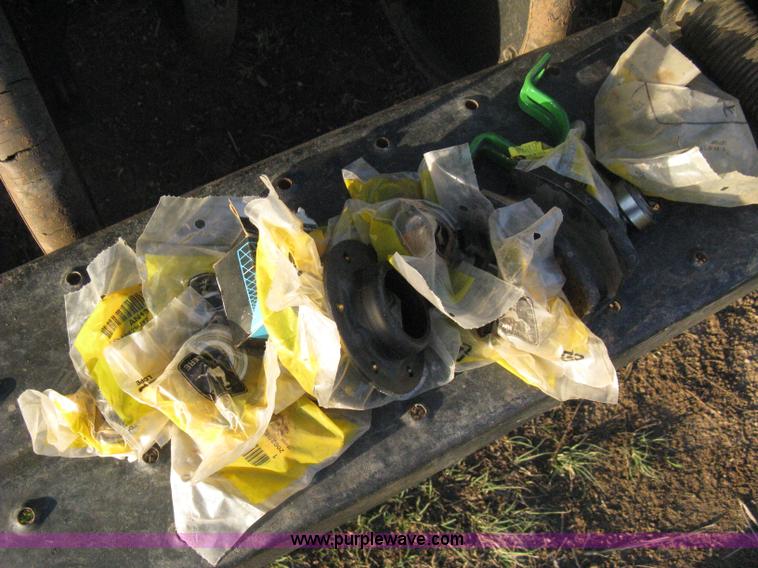 image for item B8142 John Deere 8350 grain drill
