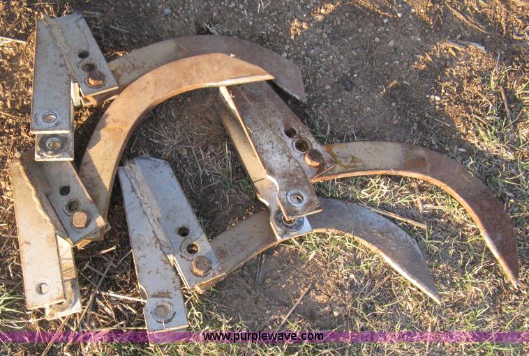 image for item B8142 John Deere 8350 grain drill