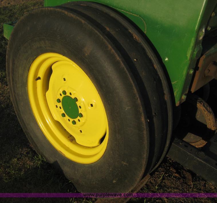 image for item B8142 John Deere 8350 grain drill