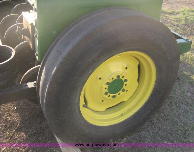 image for item B8142 John Deere 8350 grain drill