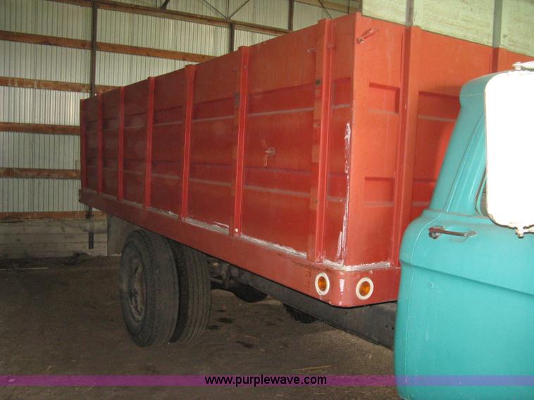 image for item B8144 1964 Ford F700 grain truck