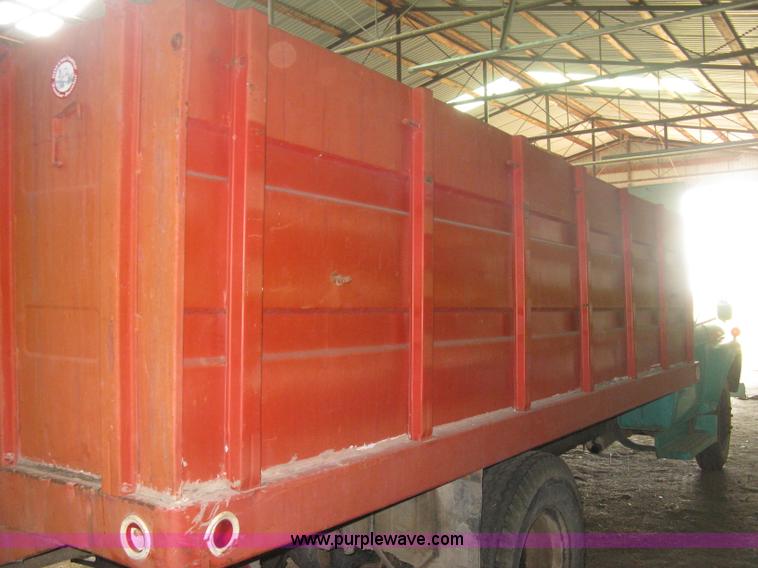 image for item B8144 1964 Ford F700 grain truck
