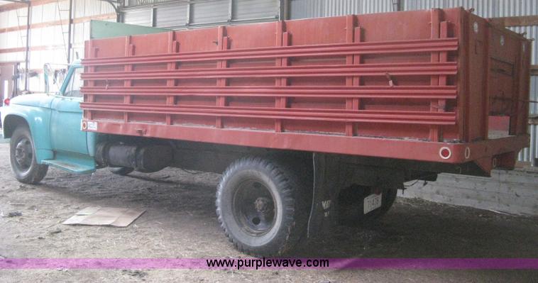 image for item B8144 1964 Ford F700 grain truck