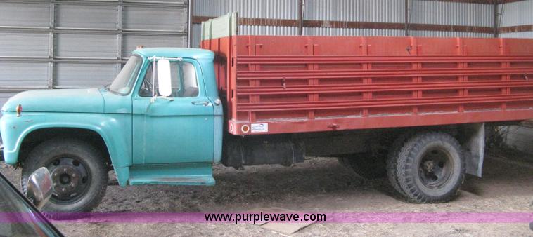 image for item B8144 1964 Ford F700 grain truck