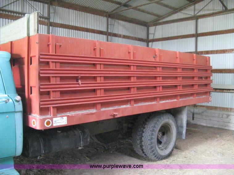 image for item B8144 1964 Ford F700 grain truck