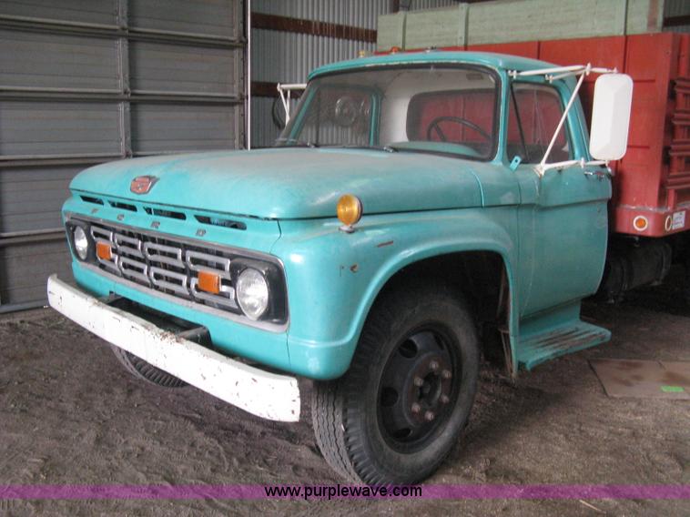 image for item B8144 1964 Ford F700 grain truck