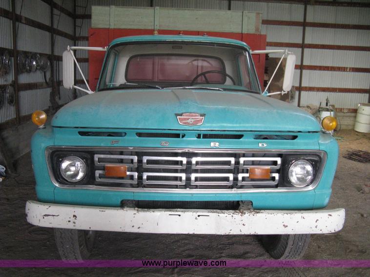 image for item B8144 1964 Ford F700 grain truck