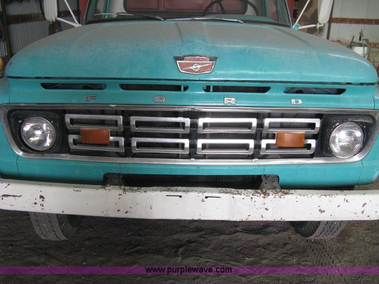 image for item B8144 1964 Ford F700 grain truck