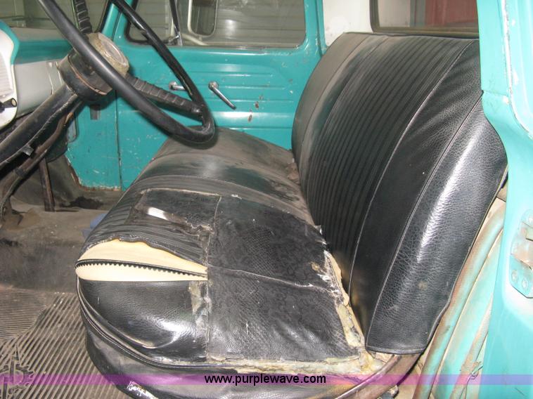 image for item B8144 1964 Ford F700 grain truck