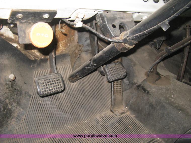 image for item B8144 1964 Ford F700 grain truck