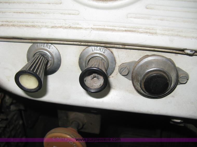 image for item B8144 1964 Ford F700 grain truck