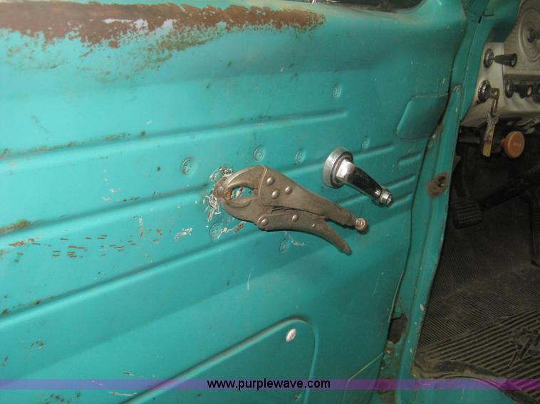 image for item B8144 1964 Ford F700 grain truck