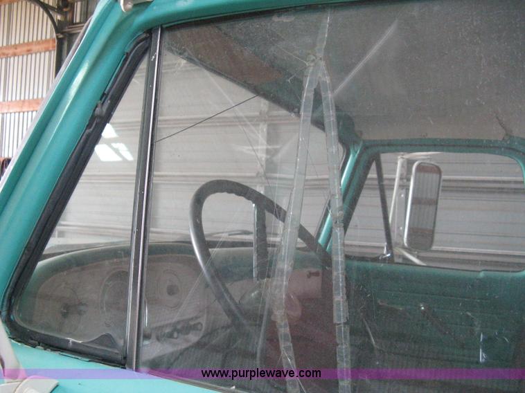 image for item B8144 1964 Ford F700 grain truck