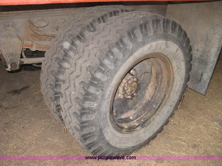 image for item B8144 1964 Ford F700 grain truck