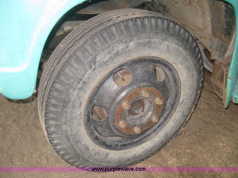 image for item B8144 1964 Ford F700 grain truck