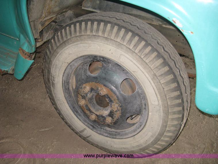 image for item B8144 1964 Ford F700 grain truck