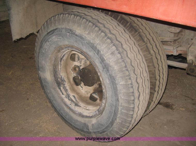 image for item B8144 1964 Ford F700 grain truck