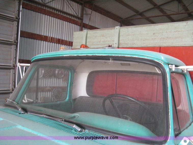 image for item B8144 1964 Ford F700 grain truck