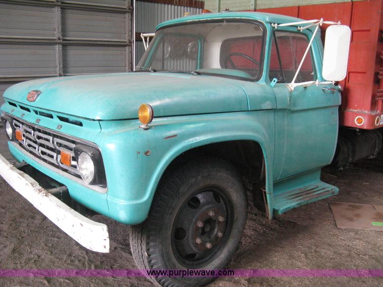 image for item B8144 1964 Ford F700 grain truck
