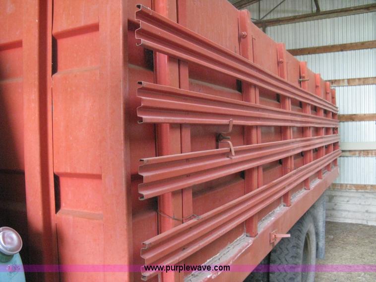 image for item B8144 1964 Ford F700 grain truck