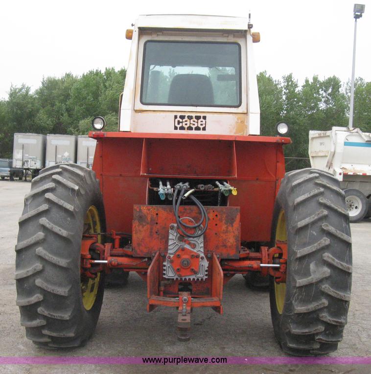 image for item B8312 Case 2470 tractor