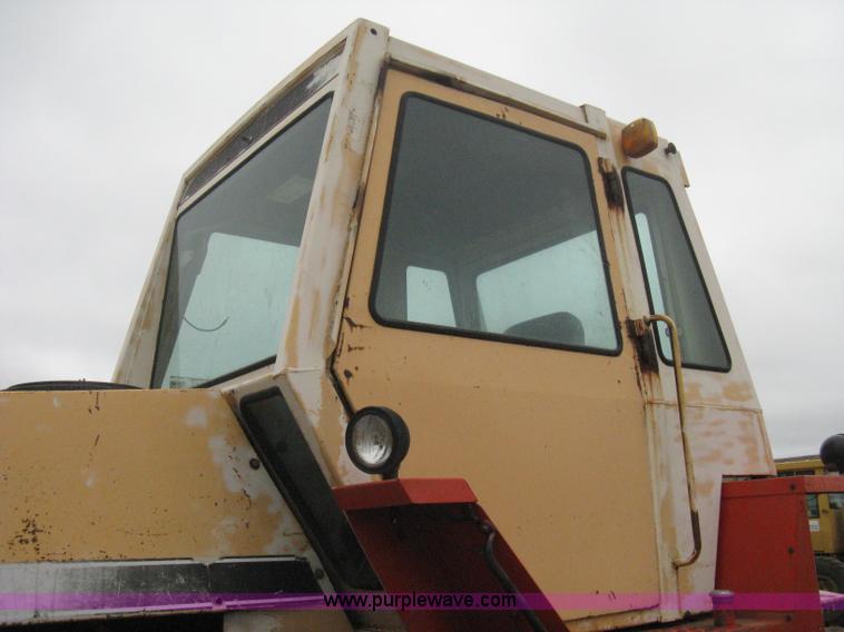 image for item B8312 Case 2470 tractor