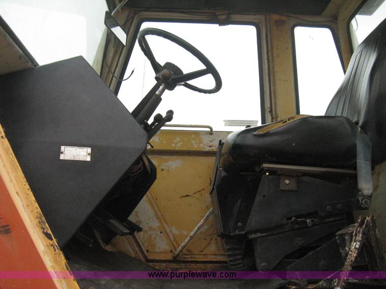 image for item B8312 Case 2470 tractor