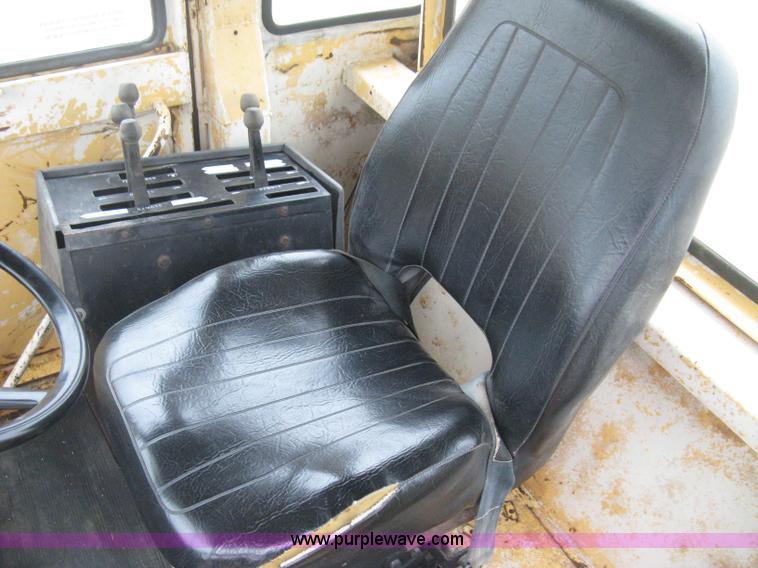 image for item B8312 Case 2470 tractor