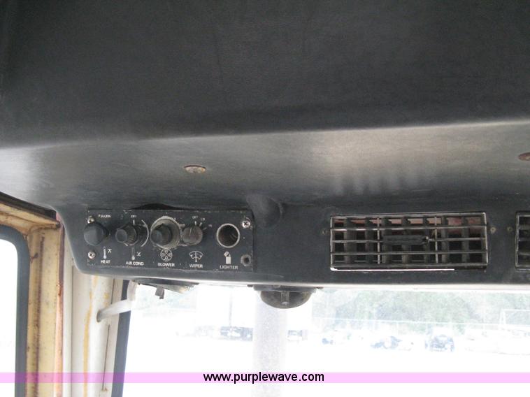 image for item B8312 Case 2470 tractor