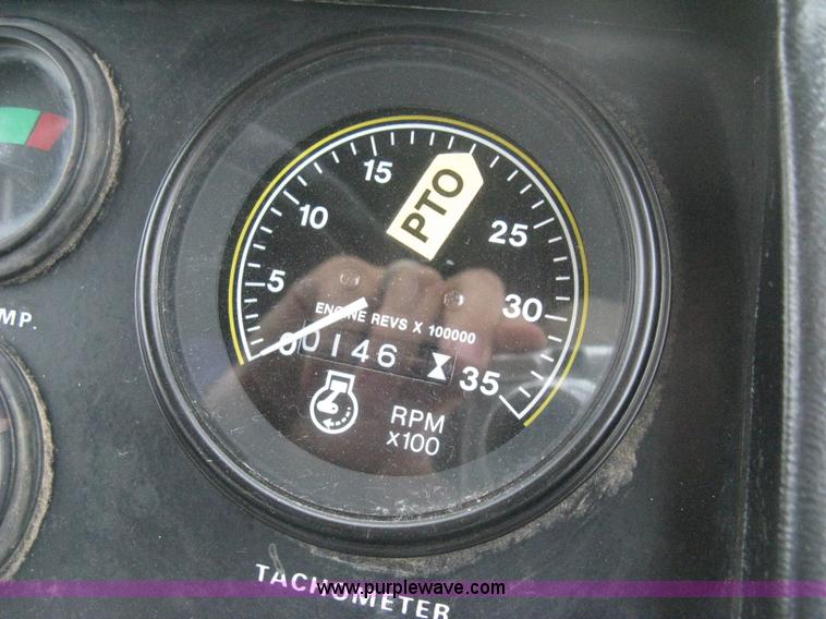 image for item B8312 Case 2470 tractor