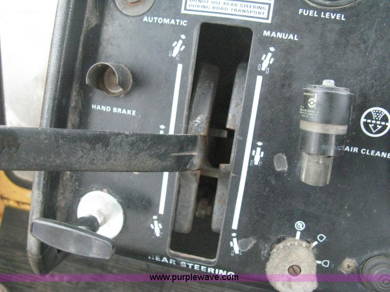 image for item B8312 Case 2470 tractor