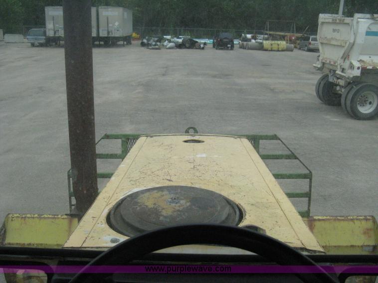 image for item B8312 Case 2470 tractor