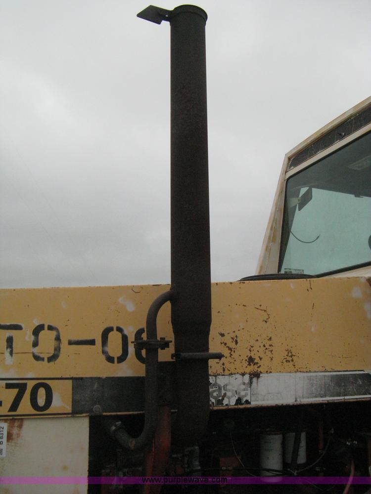 image for item B8312 Case 2470 tractor