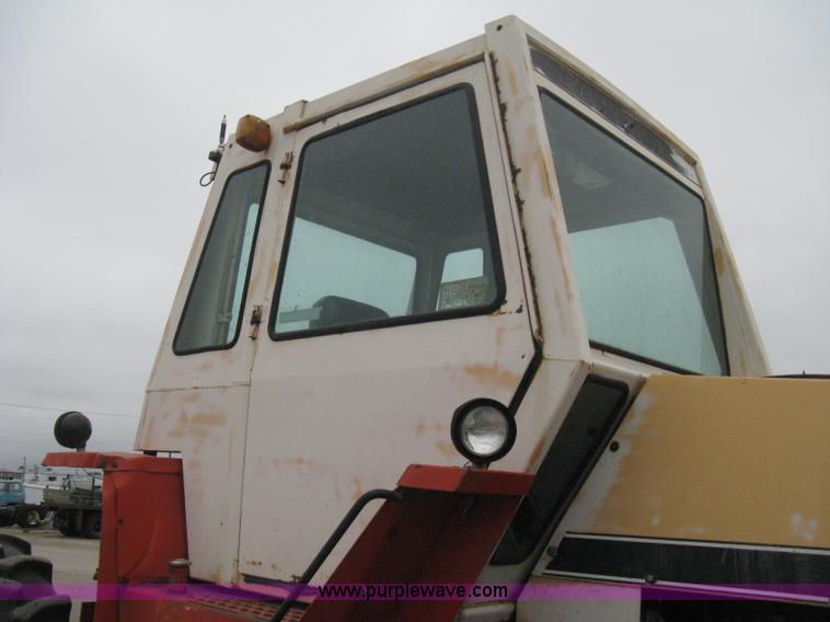 image for item B8312 Case 2470 tractor