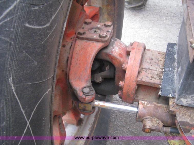 image for item B8312 Case 2470 tractor