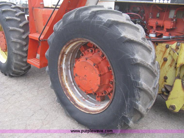 image for item B8312 Case 2470 tractor