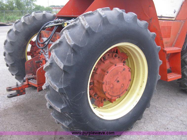 image for item B8312 Case 2470 tractor