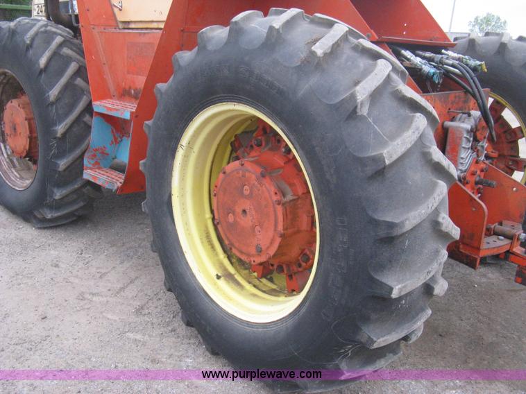 image for item B8312 Case 2470 tractor