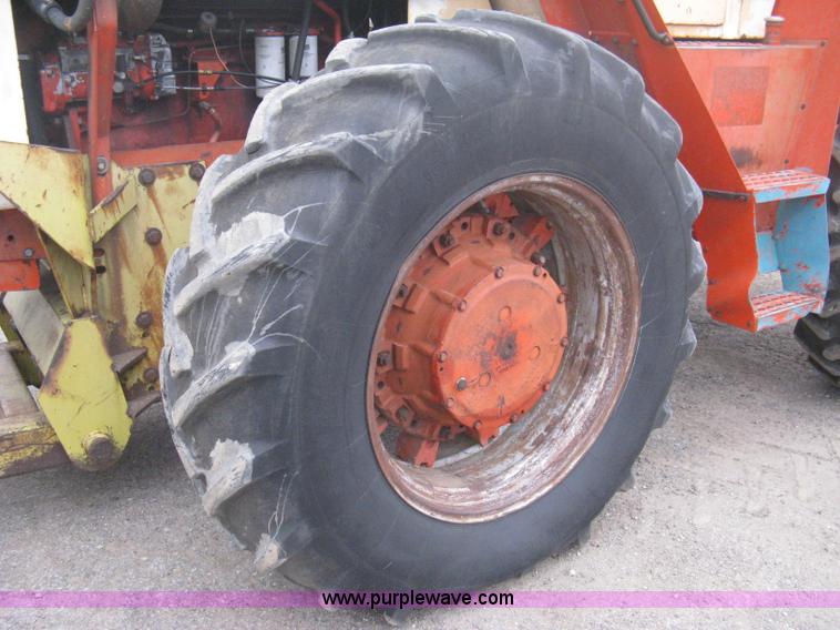 image for item B8312 Case 2470 tractor