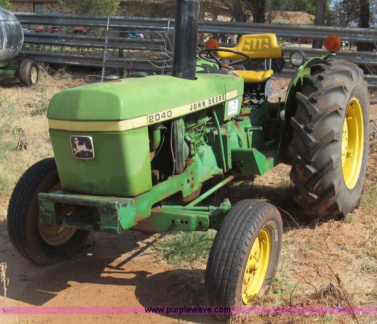 image for item C3531 1976 John Deere 2040 tractor