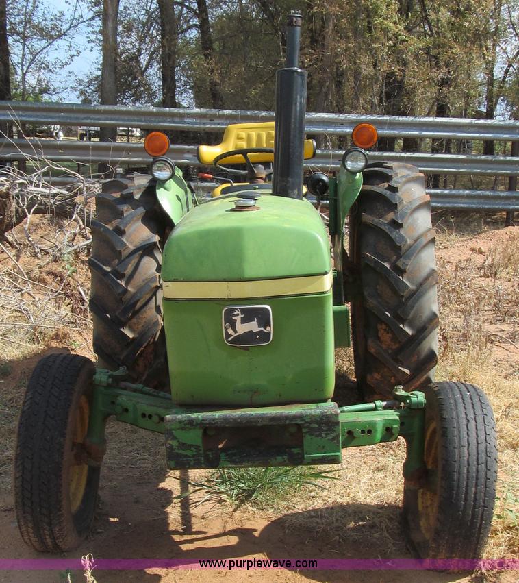 image for item C3531 1976 John Deere 2040 tractor
