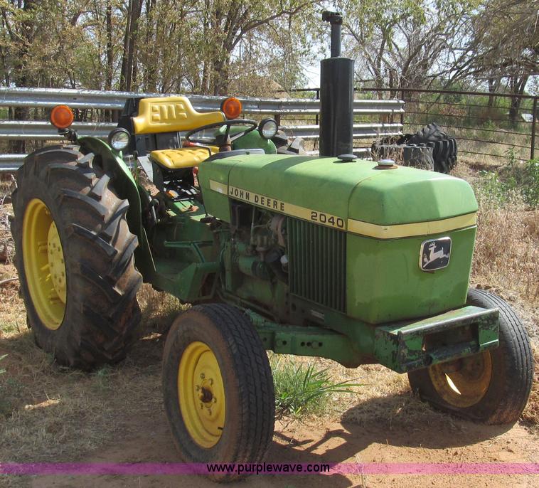 image for item C3531 1976 John Deere 2040 tractor