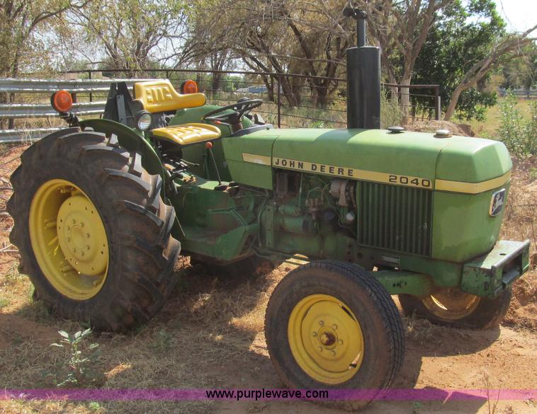 image for item C3531 1976 John Deere 2040 tractor