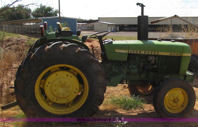 image for item C3531 1976 John Deere 2040 tractor