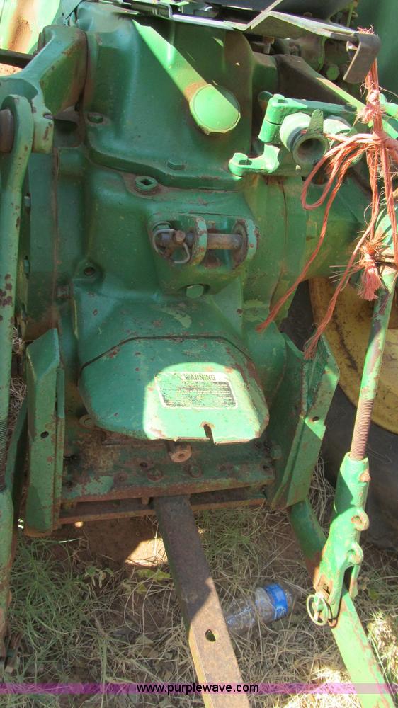 image for item C3531 1976 John Deere 2040 tractor