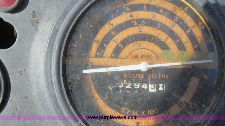 image for item C3531 1976 John Deere 2040 tractor