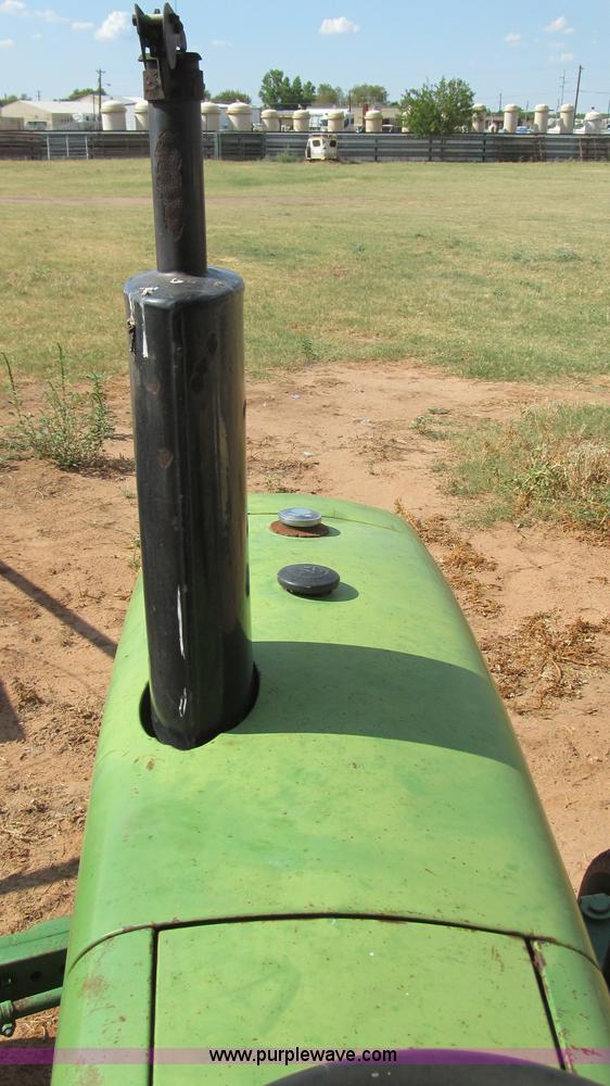 image for item C3531 1976 John Deere 2040 tractor