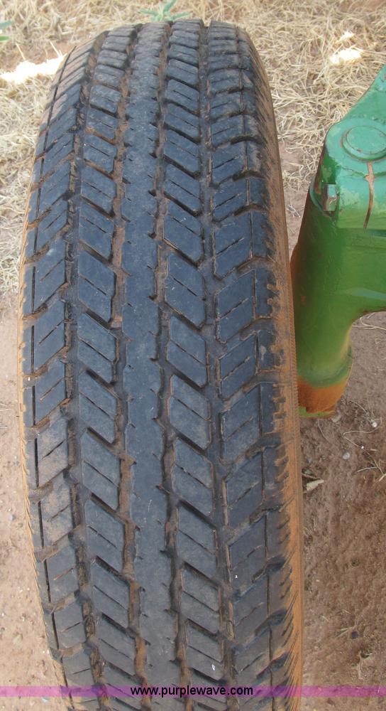 image for item C3531 1976 John Deere 2040 tractor